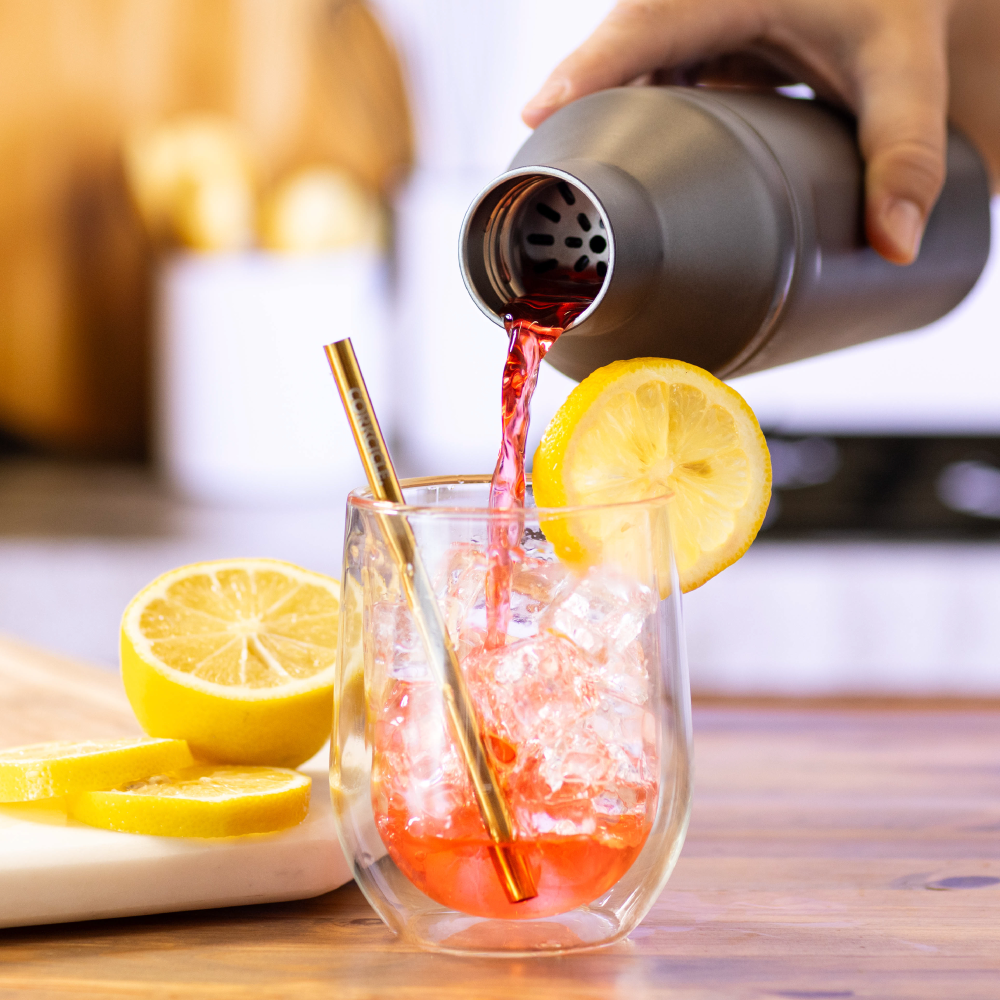 cocktail-shaker-lid-h0 Cocktail_Shaker_lifestyle_1_0f873eef-26b9-477a-b301-4dde25c00201.png